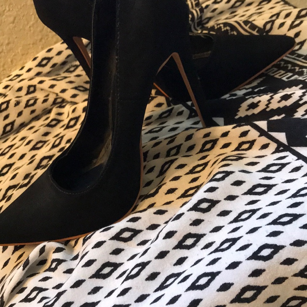 Black pumps - Picture 2 of 2